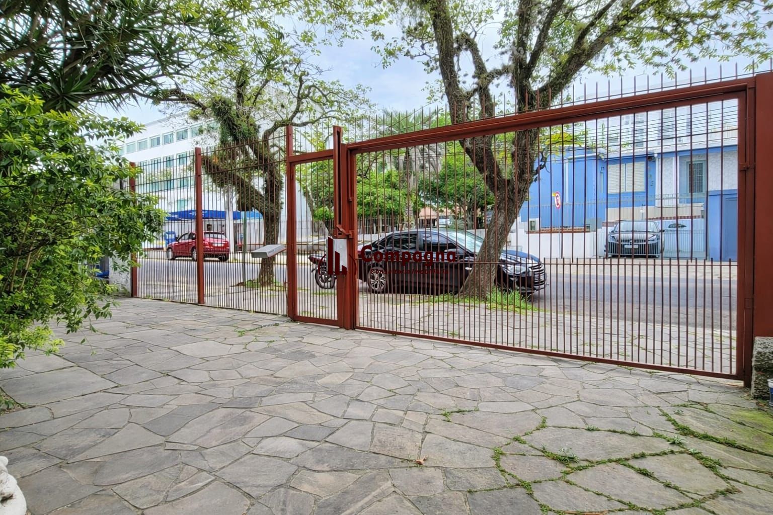 Casa/Sobrado 4 dormitórios, 290 m², no bairro Vila Ipiranga em Porto Alegre — foto 2