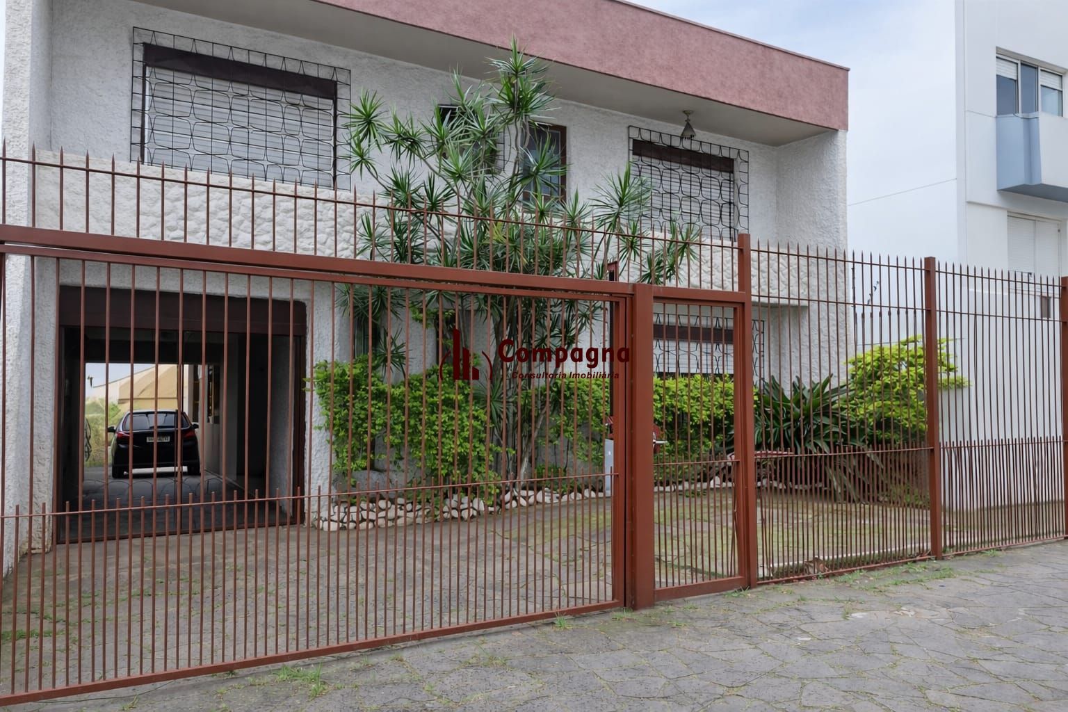 Casa/Sobrado 4 dormitórios, 290 m², no bairro Vila Ipiranga em Porto Alegre