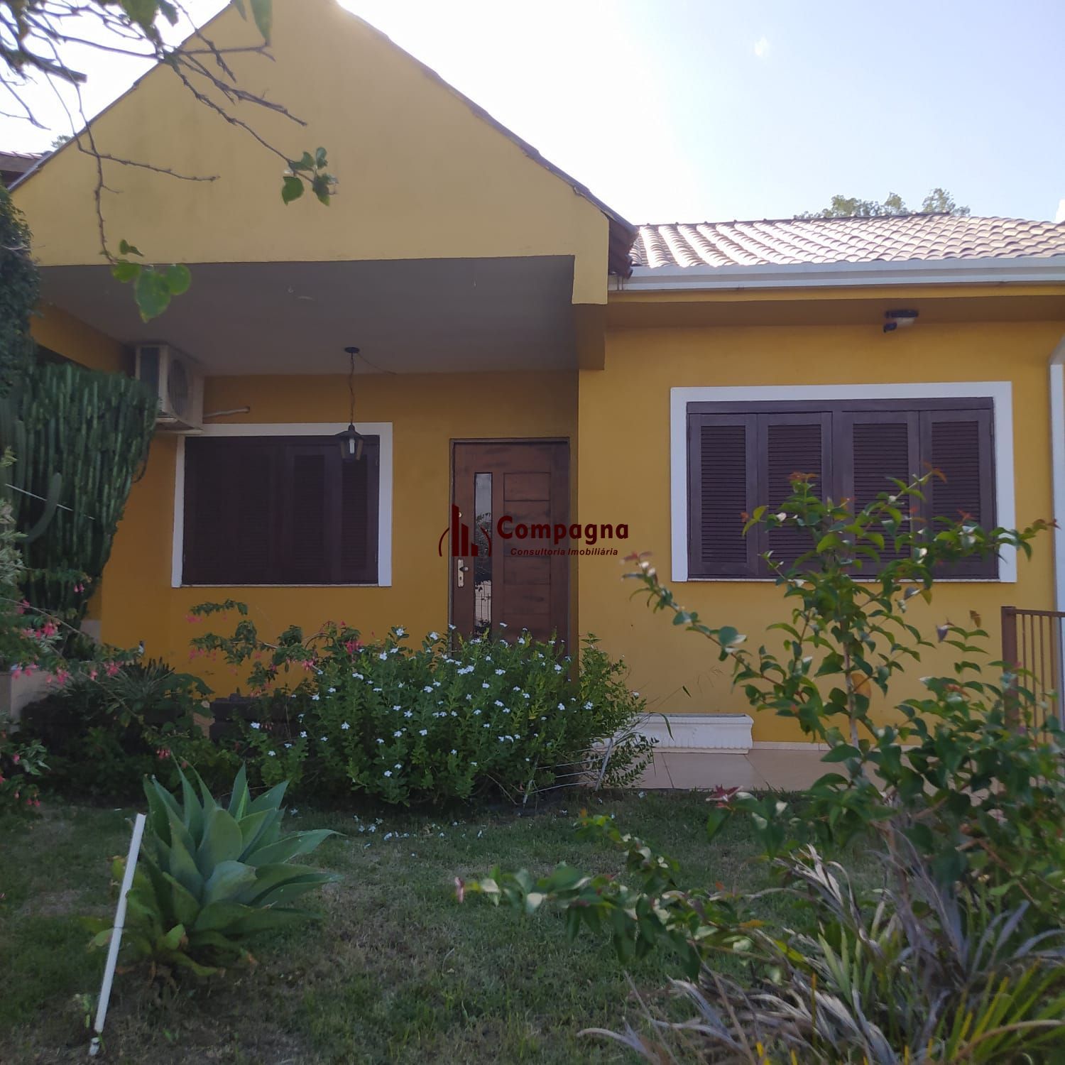 Casa 2 quartos, suíte, cozinha grande, lavanderia, aquecimento a gas, pátio grande — foto 2