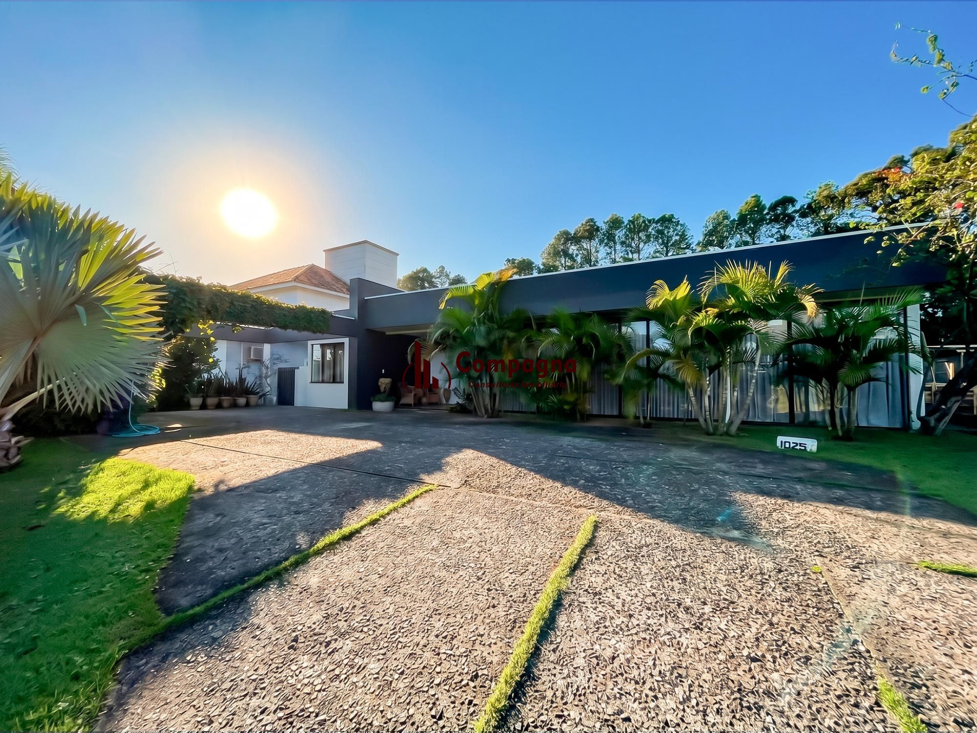 Linda Residência com 3 amplas suítes no Terra Ville.