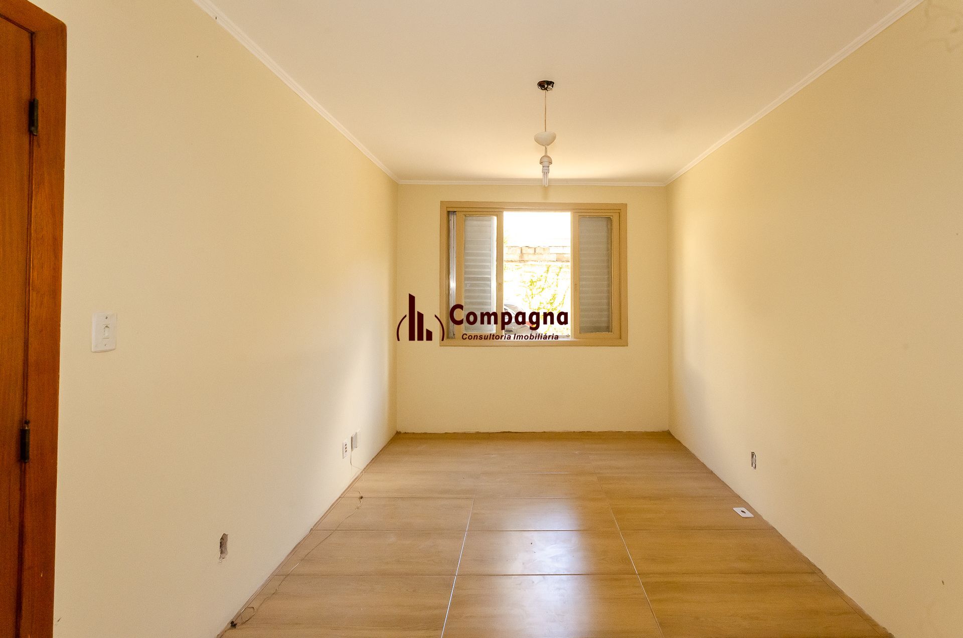 Edifício Dom Fernando Apartamento com 2 dormitórios com pátio e vaga de garagem no Partenon — foto 2
