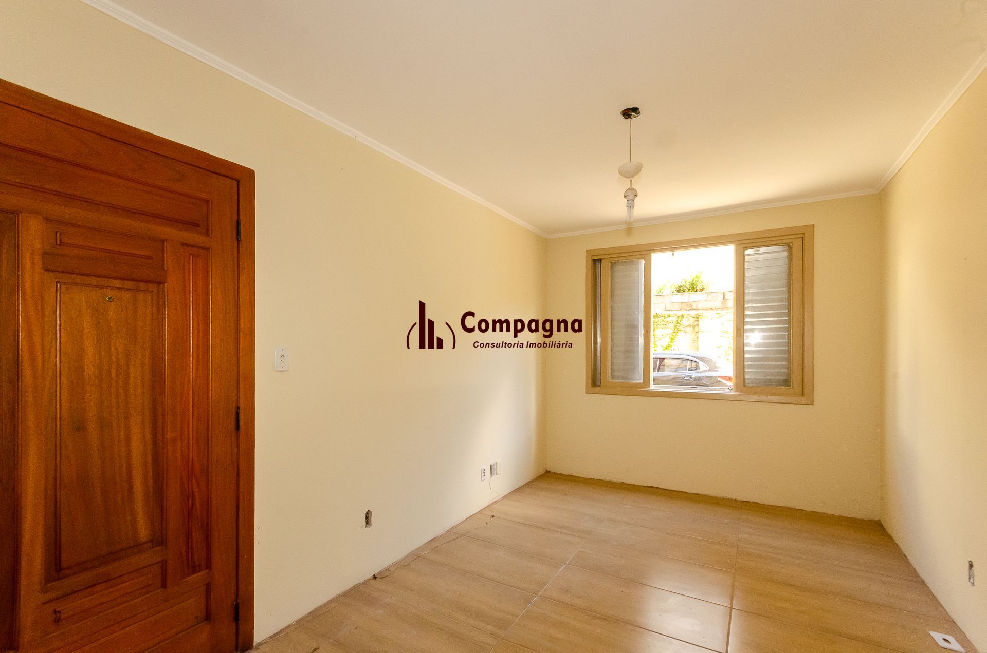 Edifício Dom Fernando Apartamento com 2 dormitórios com pátio e vaga de garagem no Partenon