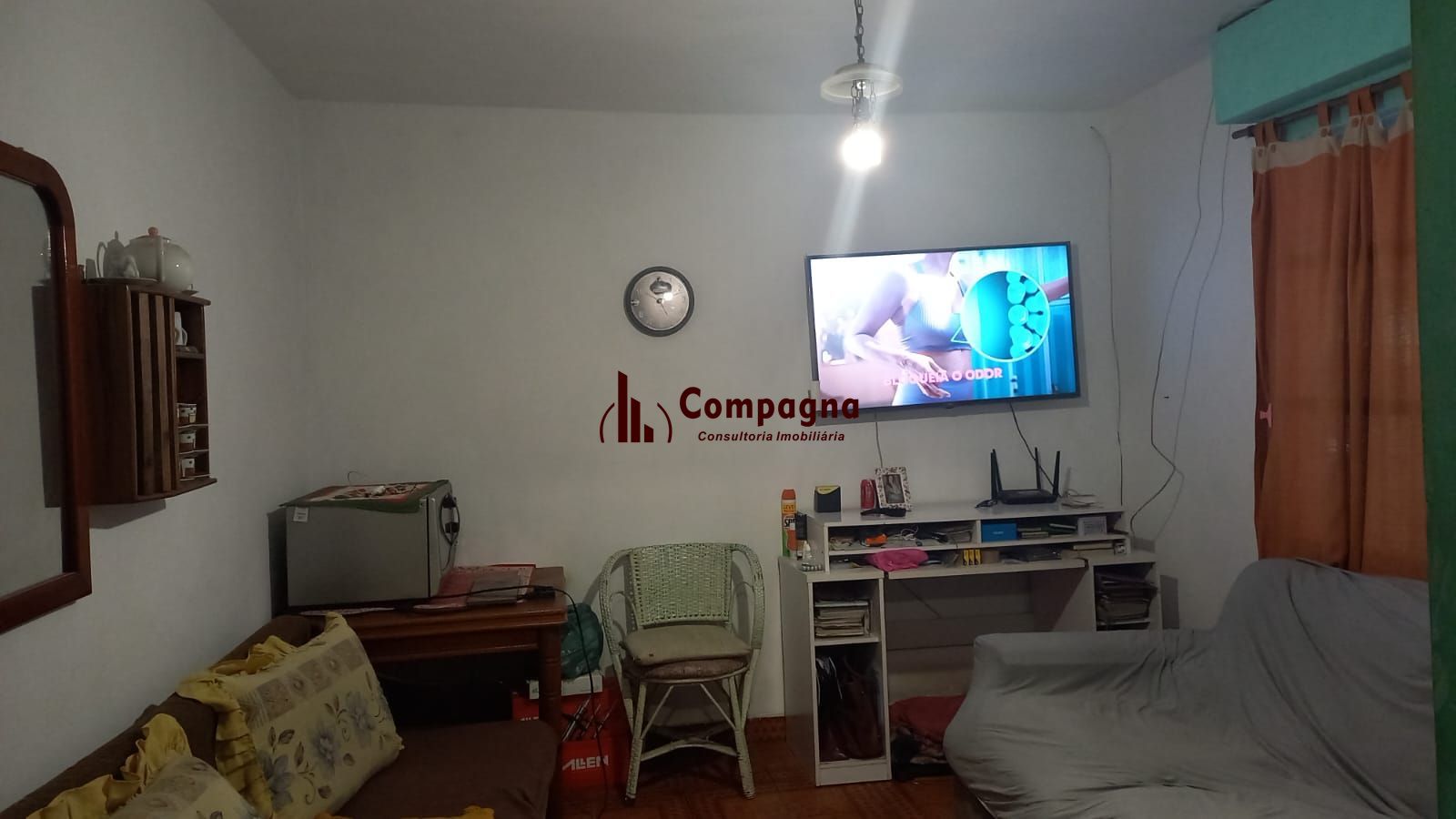 CASA AMPLA, 2 DORMITÓTIOS, 1SUÍTE, SALA, COZINHA, BANHEIRO SOCIAL , 2 VAGAS DE GARAGEM E ÓTIMA LOCALIZAÇÃO! — foto 3