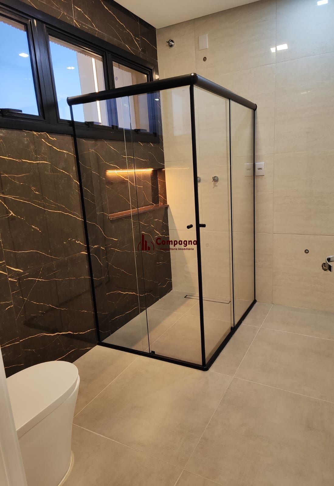 Sobrado 5 dormitórios com suíte e closet em frente à praça – 215 m² – Canoas — foto 4
