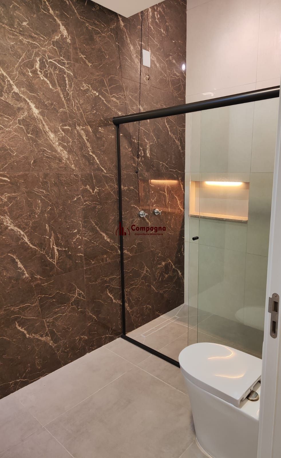 Sobrado 5 dormitórios com suíte e closet em frente à praça – 215 m² – Canoas — foto 3