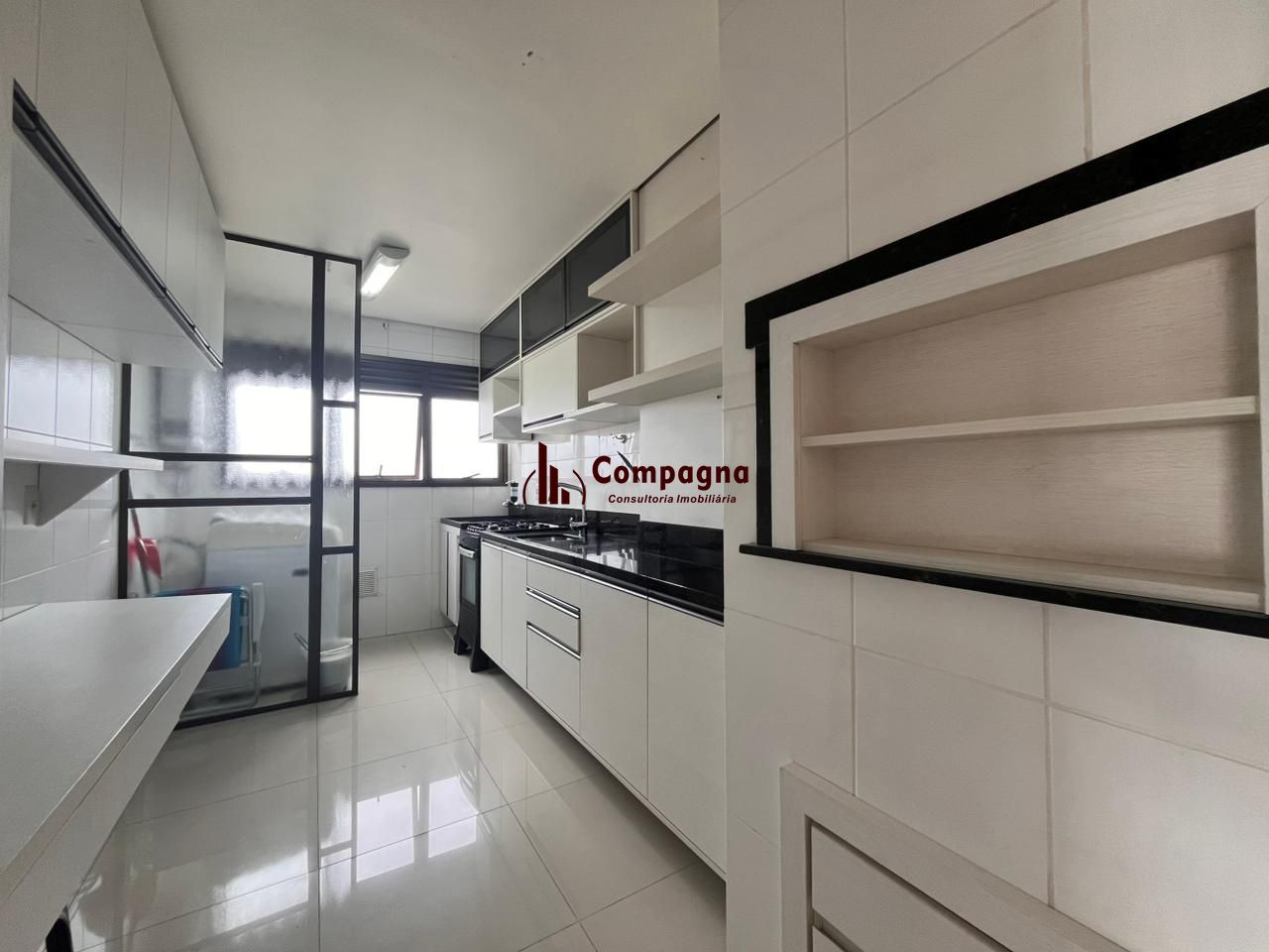Excelente apartamento de 2 dormitórios com vaga dupla e depósito — foto 4