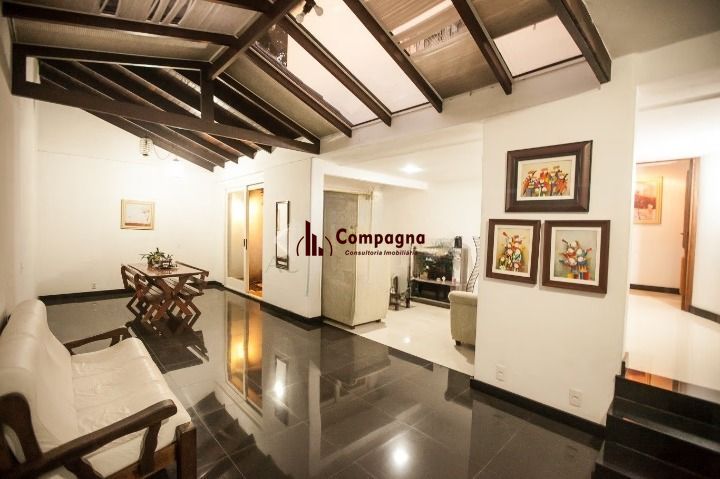 Casa 5 Suítes/ Três Figueiras