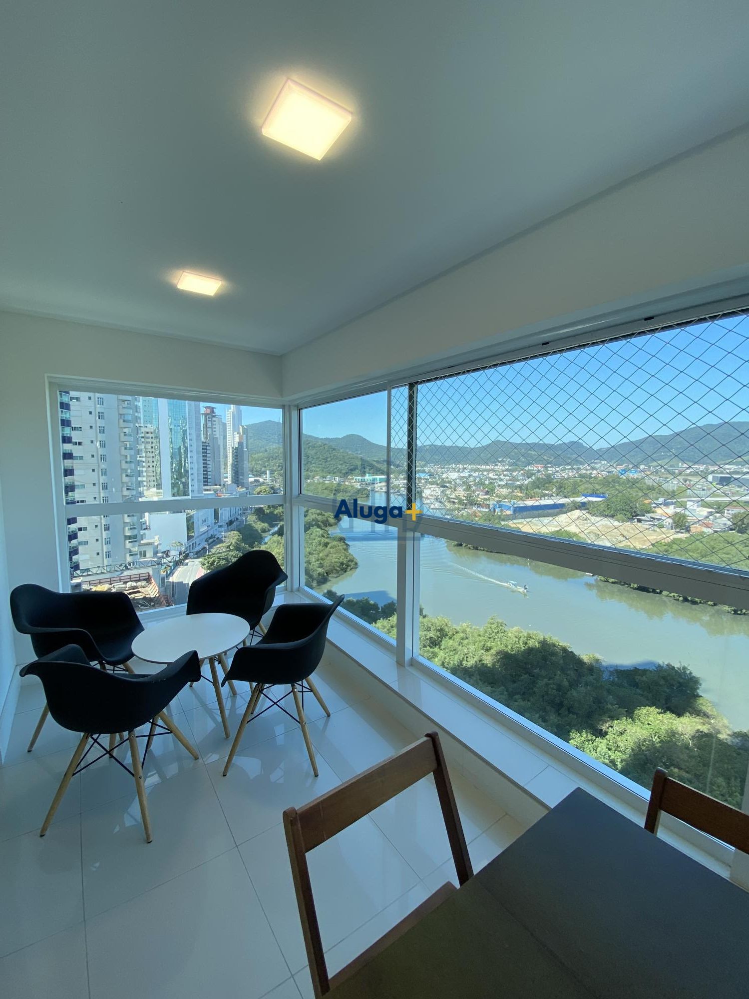Apartamento para alugar  no Centro - Balneário Camboriú, SC. Imóveis