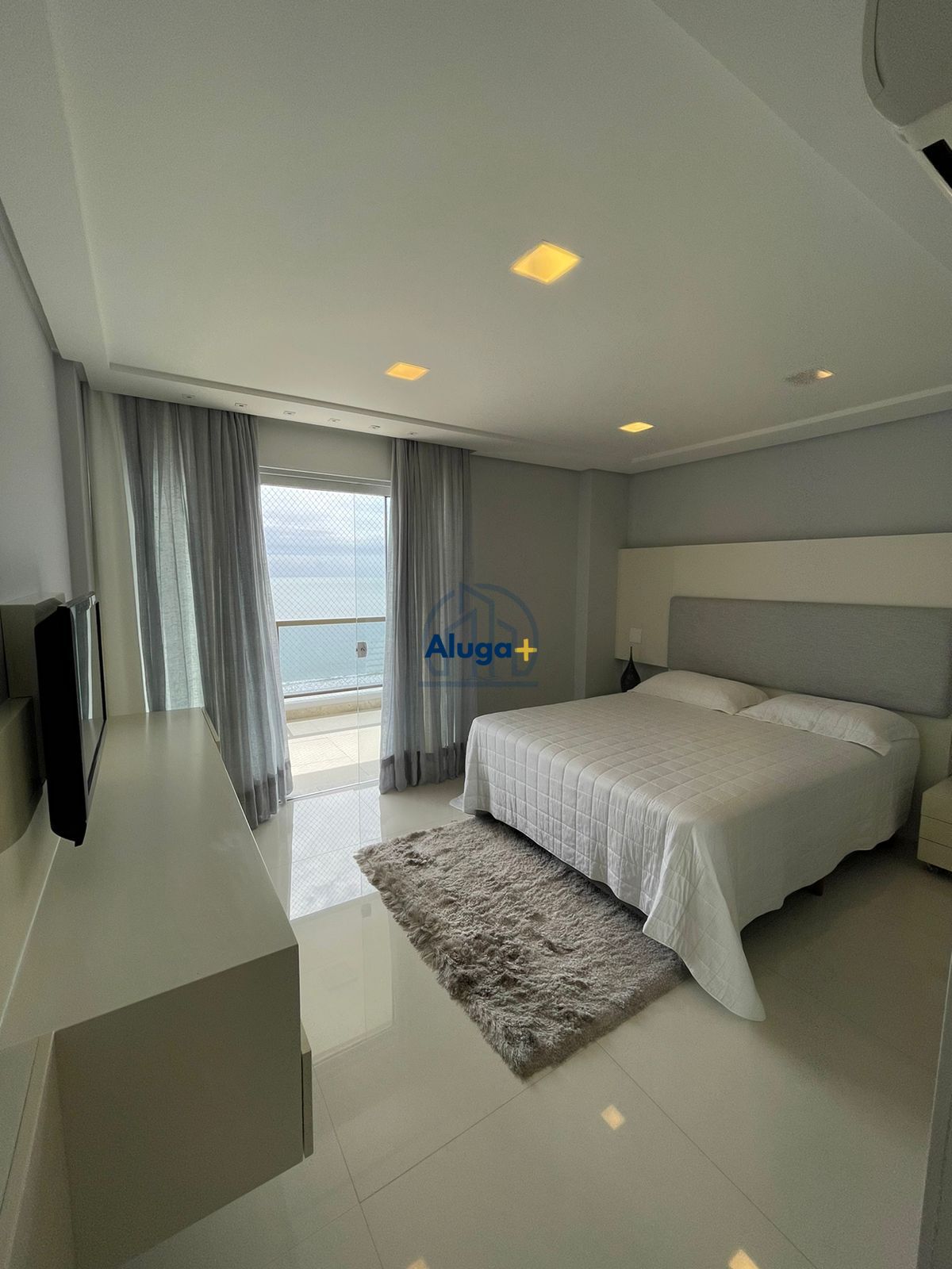 Apartamento para alugar com 3 quartos, 240m² - Foto 16