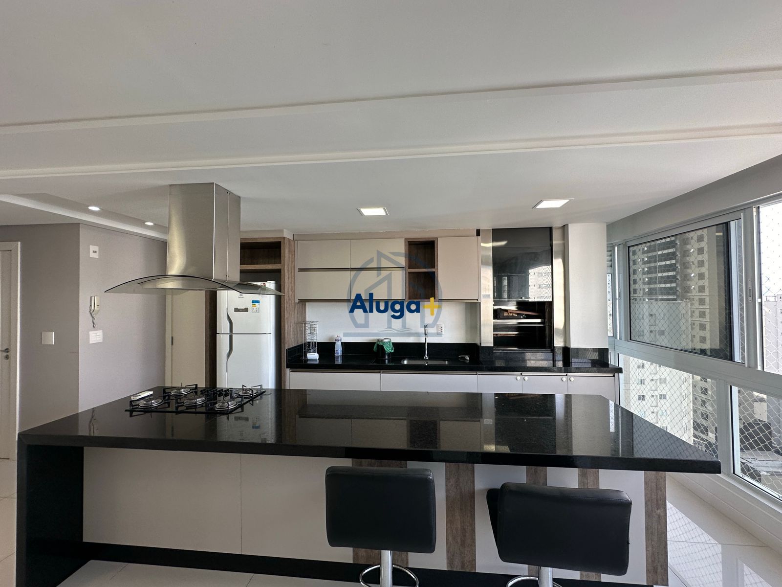Apartamento para alugar com 3 quartos, 122m² - Foto 3