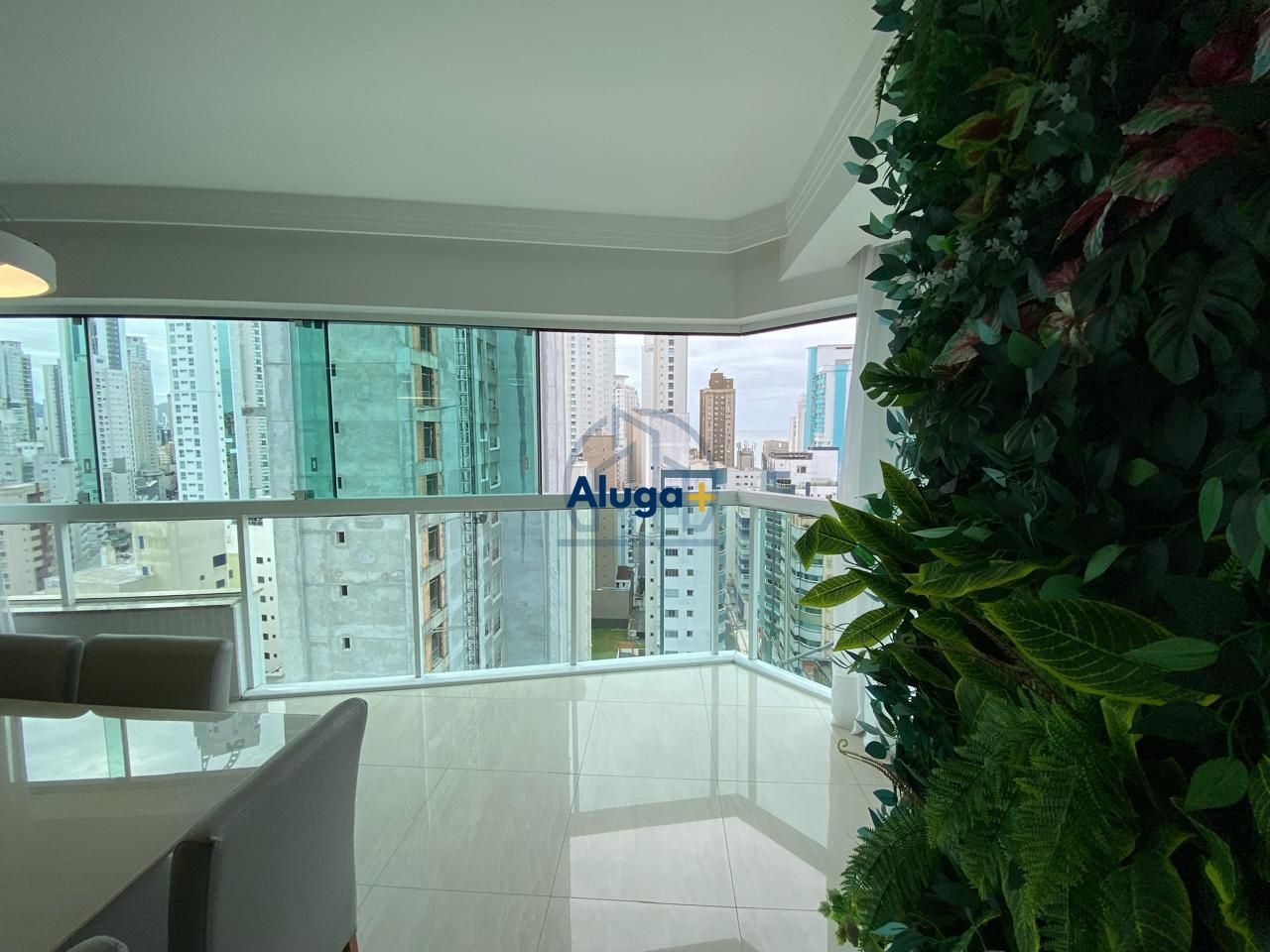 Apartamento para alugar com 3 quartos, 120m² - Foto 2