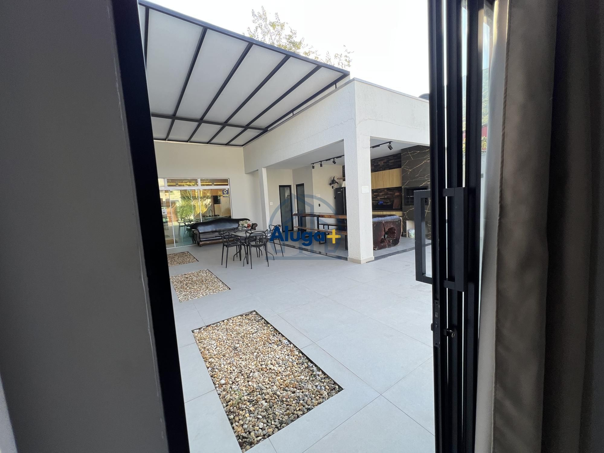 Casa para alugar com 4 quartos, 150m² - Foto 32