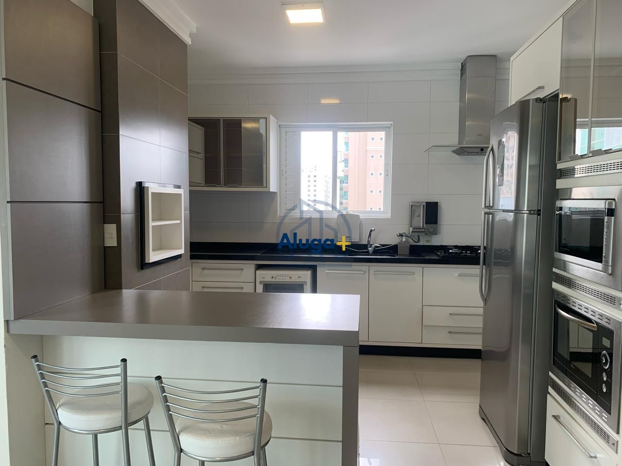Apartamento para alugar com 3 quartos, 120m² - Foto 4