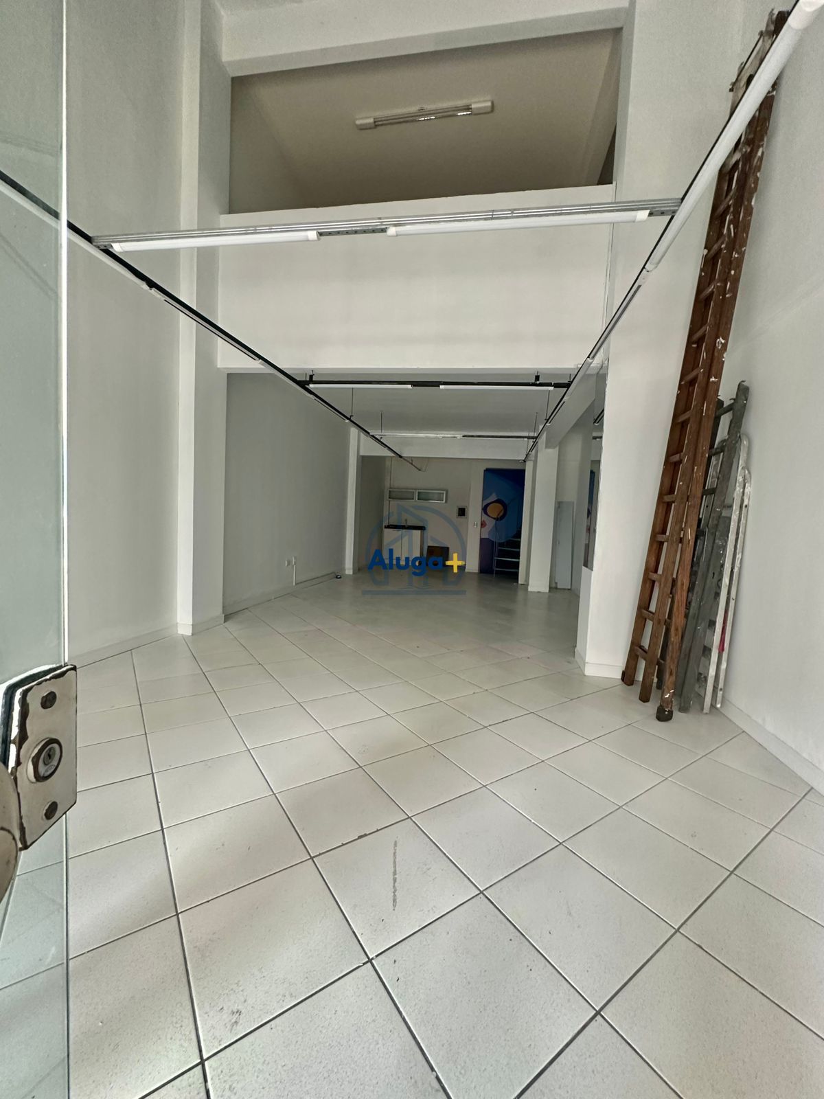 Sala comercial para alugar  no Centro - Balneário Camboriú, SC. Imóveis