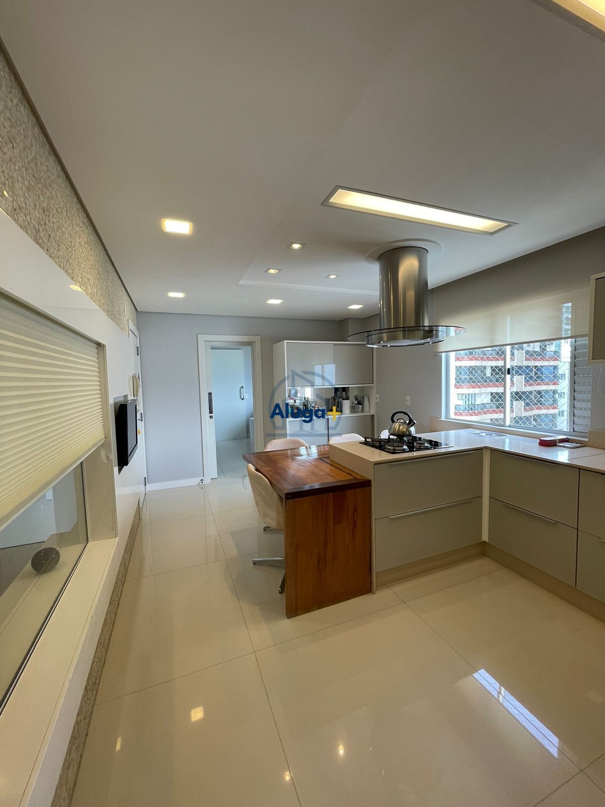 Apartamento para alugar com 3 quartos, 240m² - Foto 11