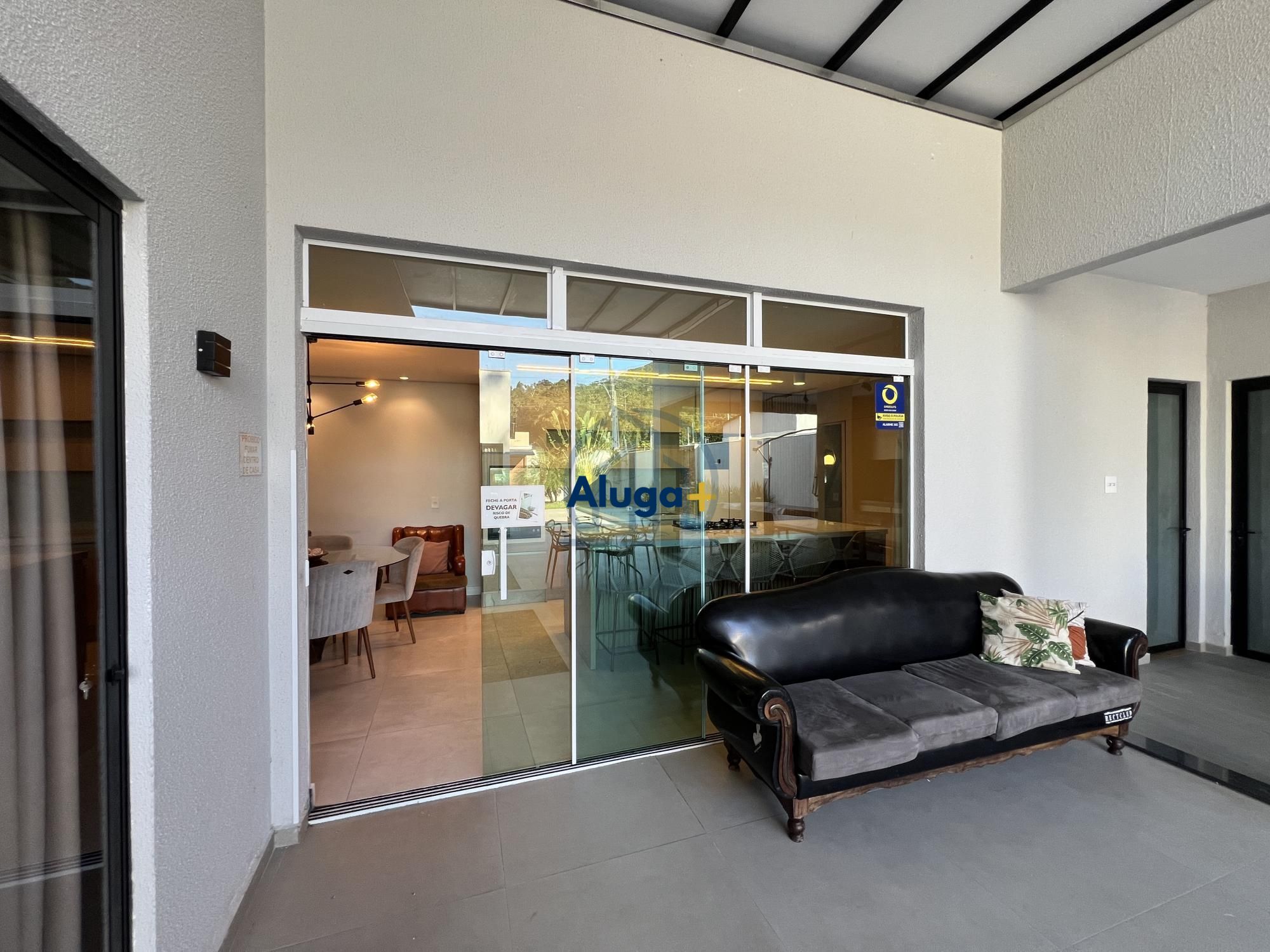 Casa para alugar com 4 quartos, 150m² - Foto 12