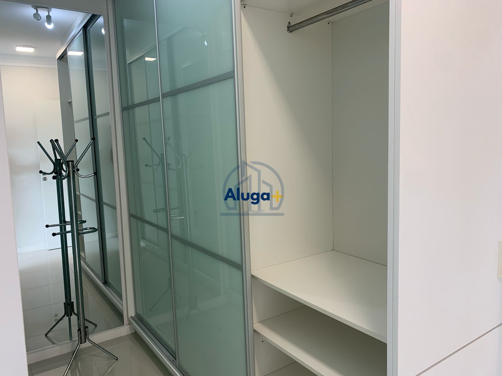 Apartamento para alugar com 3 quartos, 120m² - Foto 9