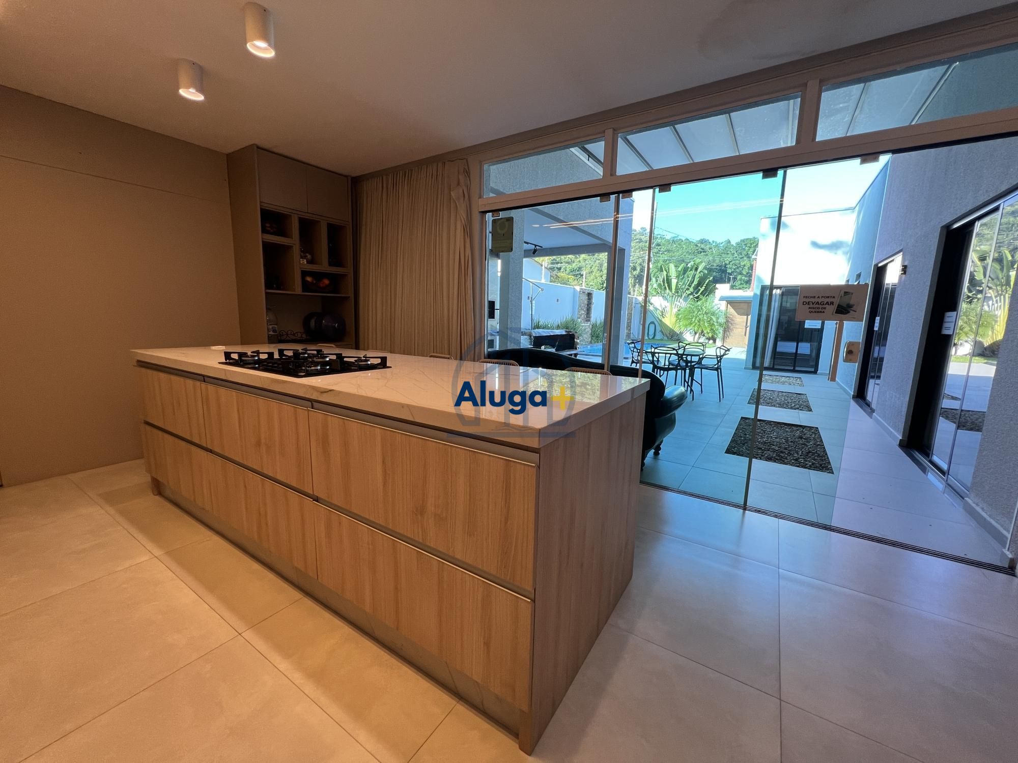 Casa para alugar com 4 quartos, 150m² - Foto 14