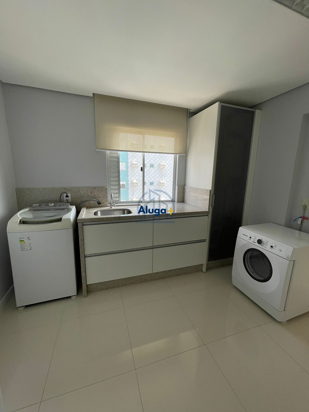 Apartamento para alugar com 3 quartos, 240m² - Foto 13