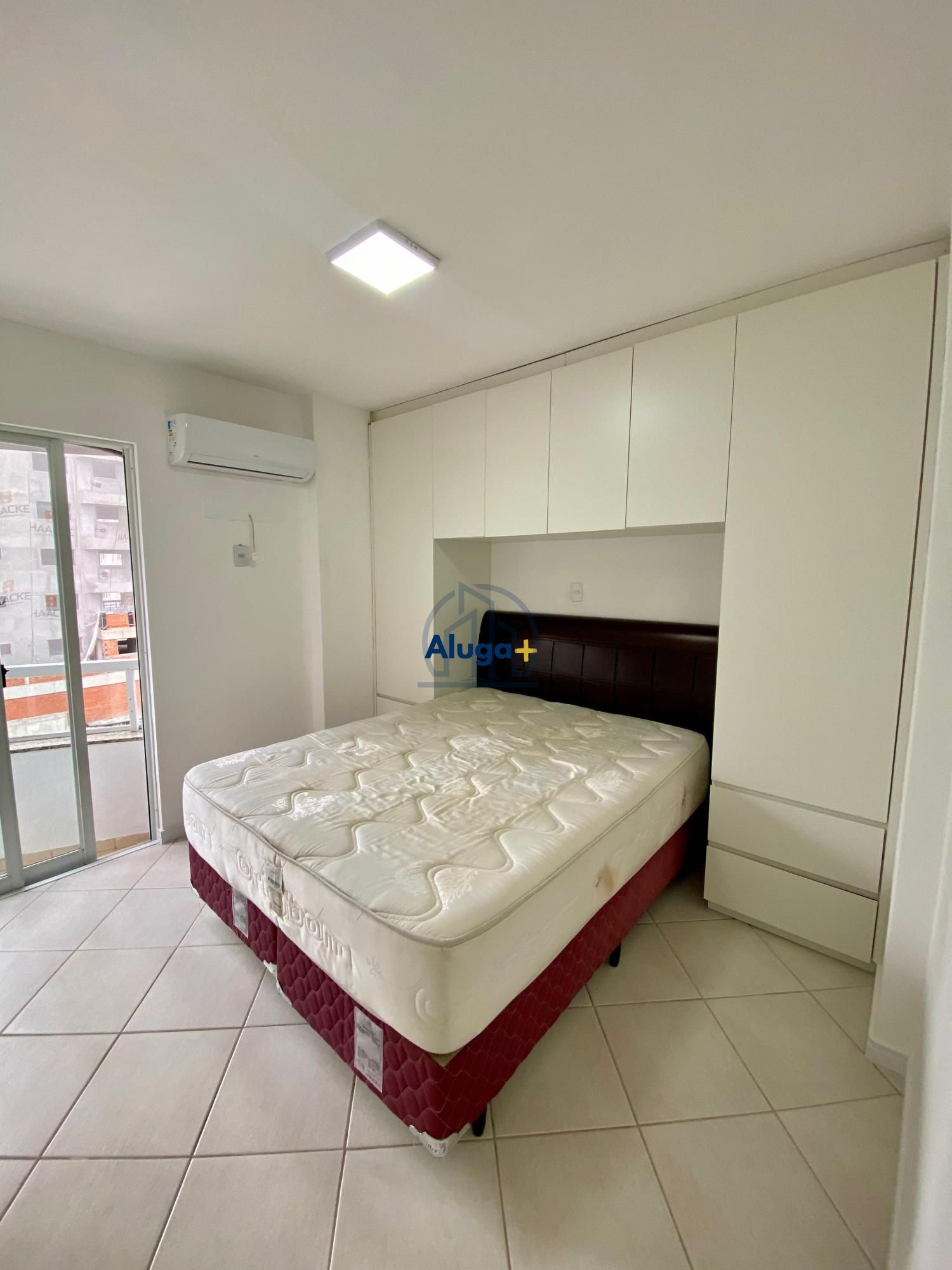 Apartamento para alugar com 2 quartos, 68m² - Foto 12