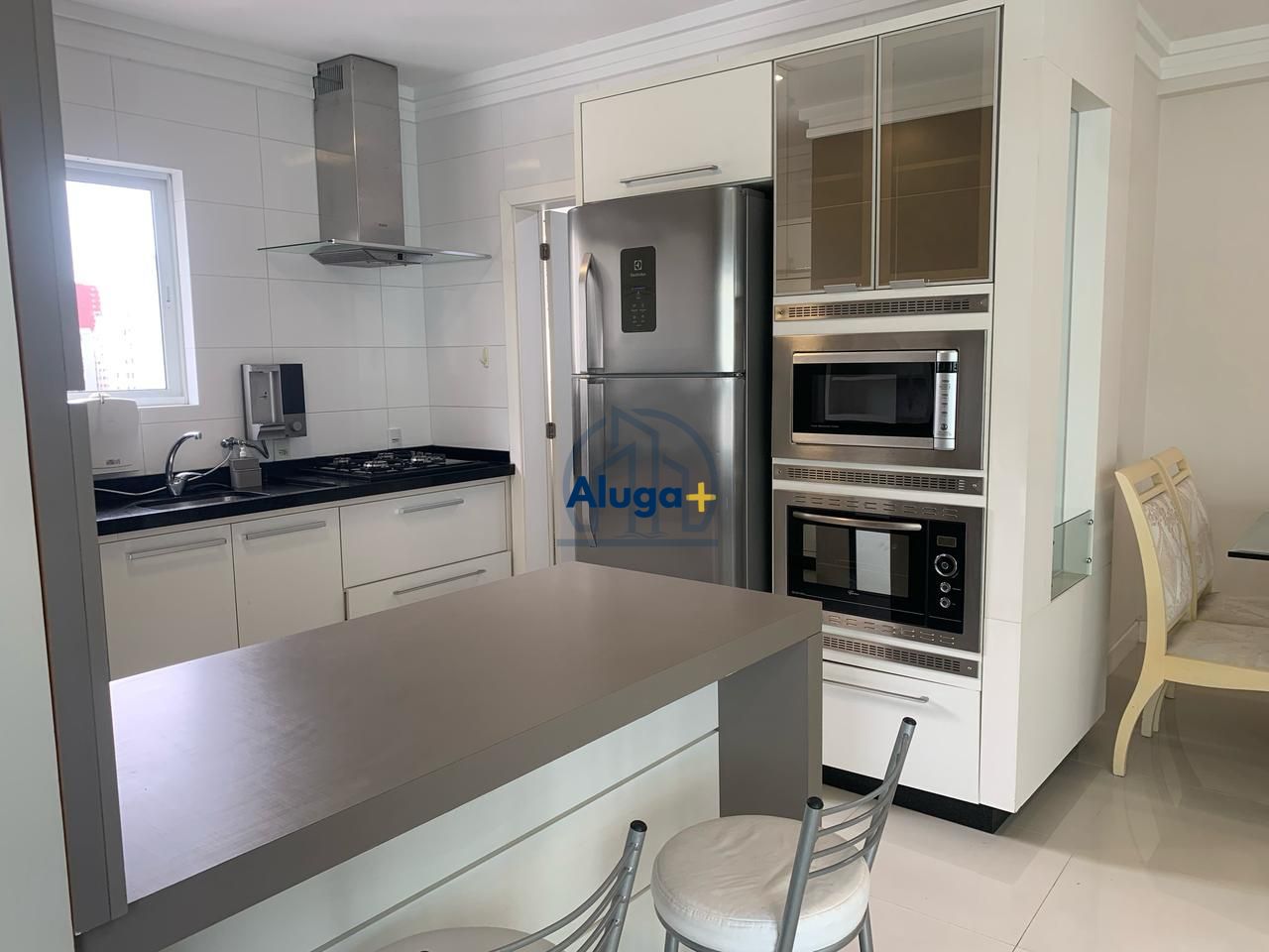 Apartamento para alugar com 3 quartos, 120m² - Foto 3