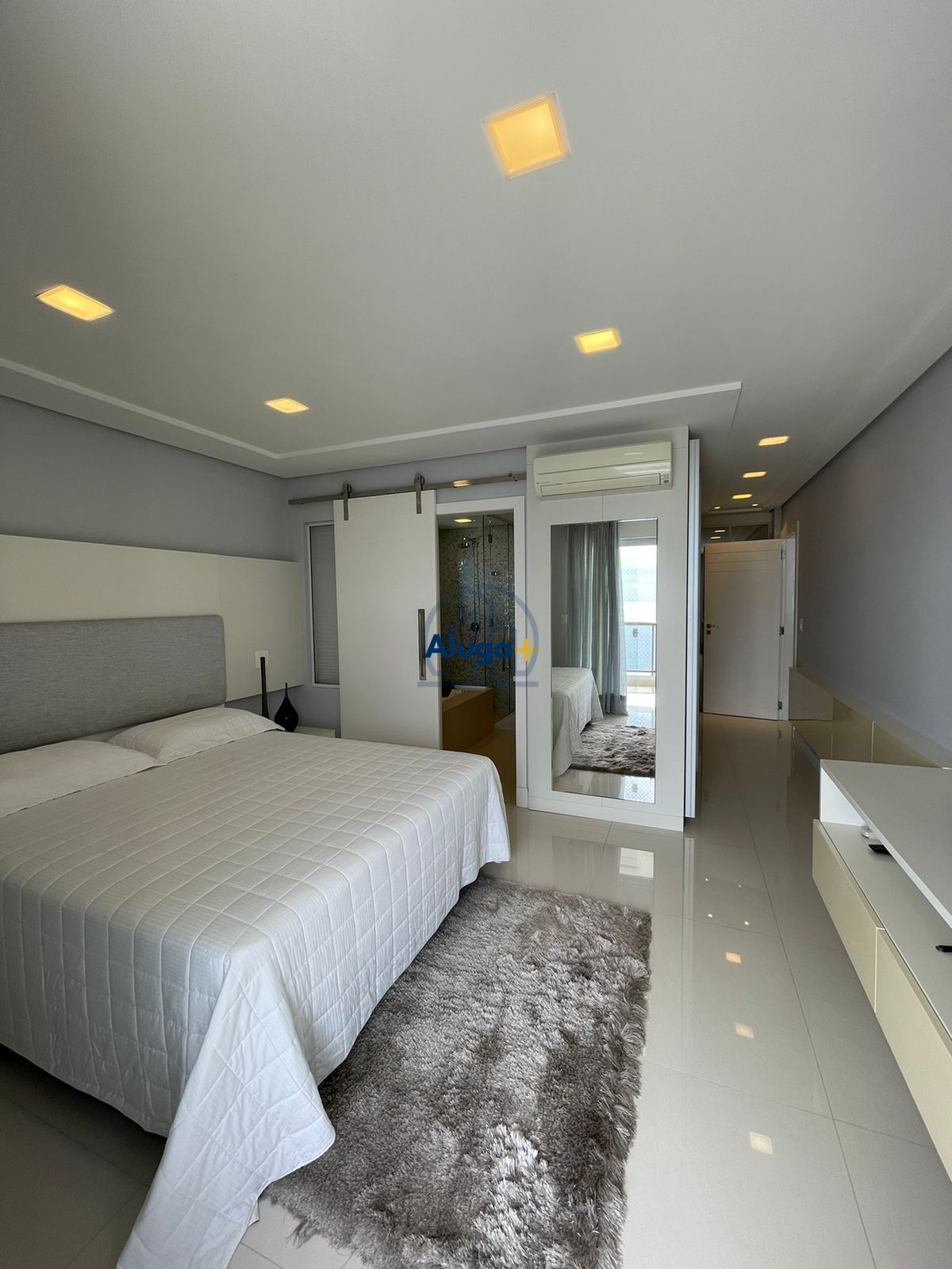 Apartamento para alugar com 3 quartos, 240m² - Foto 14