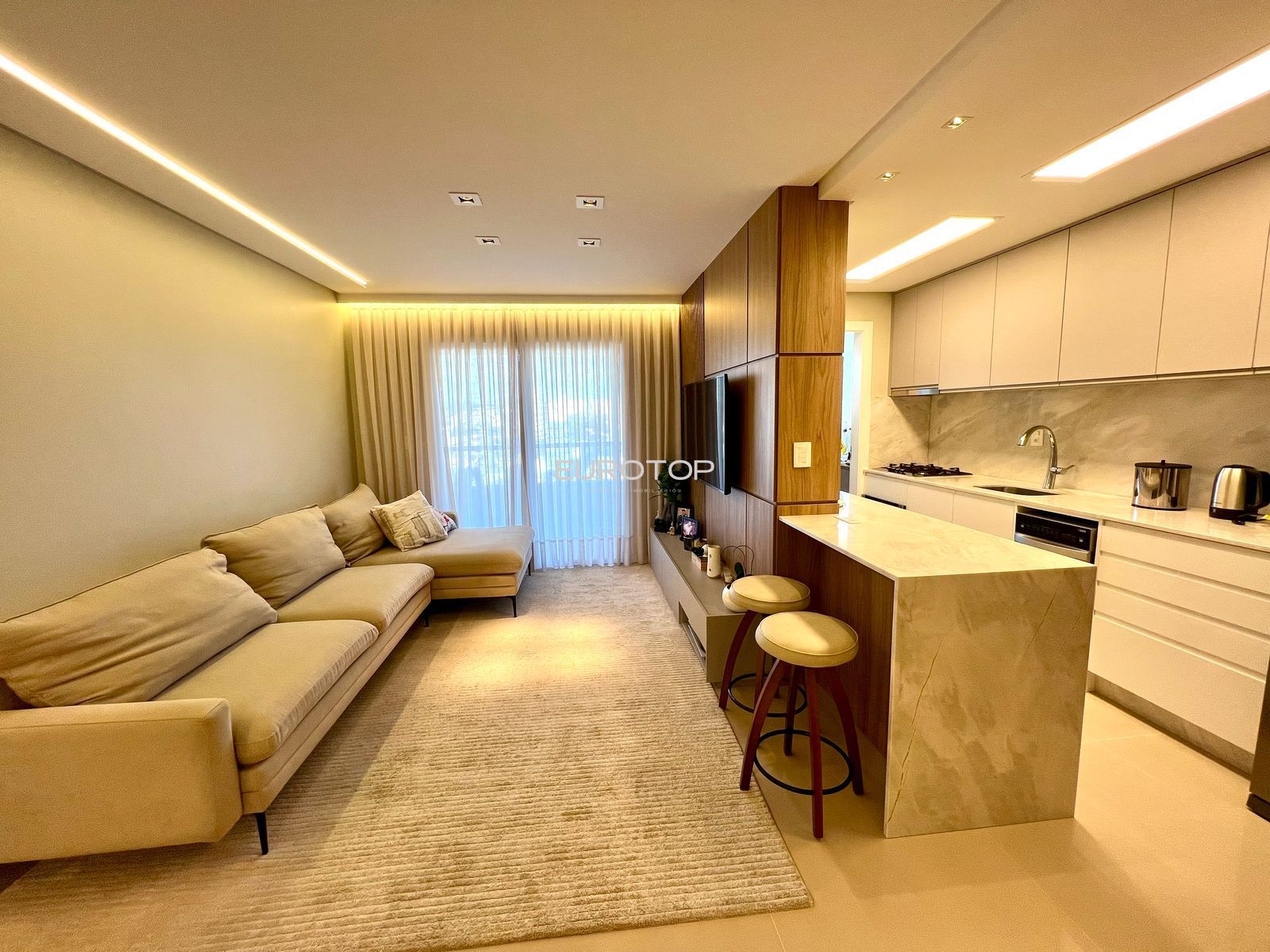 Apartamento à venda com 3 quartos, 109m² - Foto 1