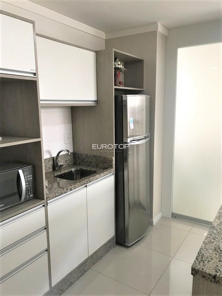 Apartamento à venda com 2 quartos, 80m² - Foto 13