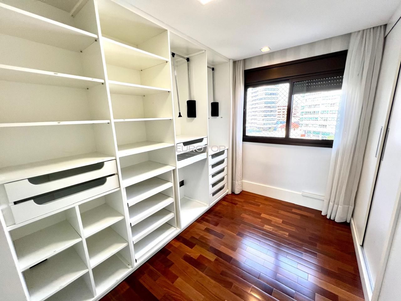 Apartamento à venda com 3 quartos, 169m² - Foto 33