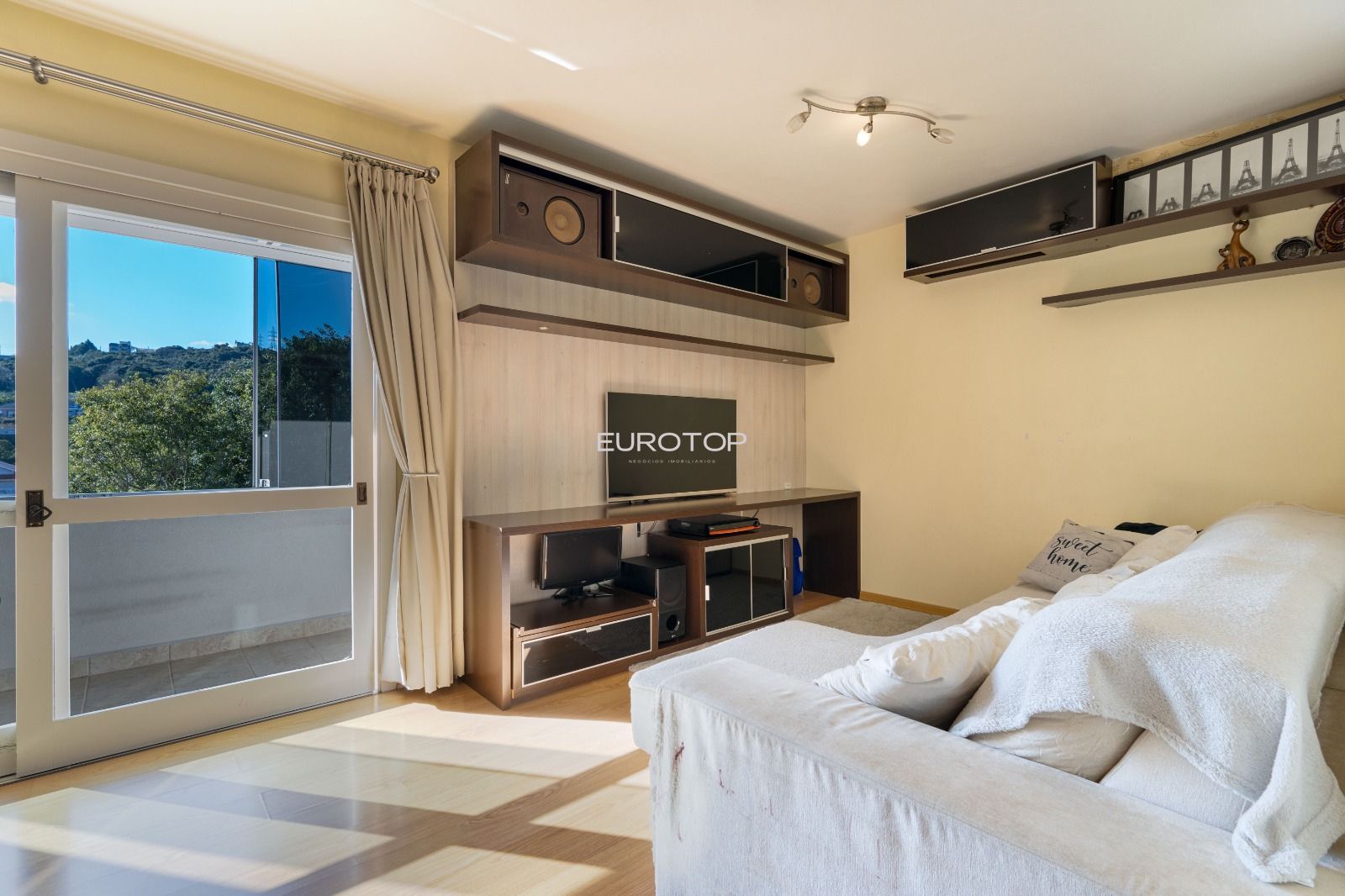 Apartamento à venda com 2 quartos, 79m² - Foto 2
