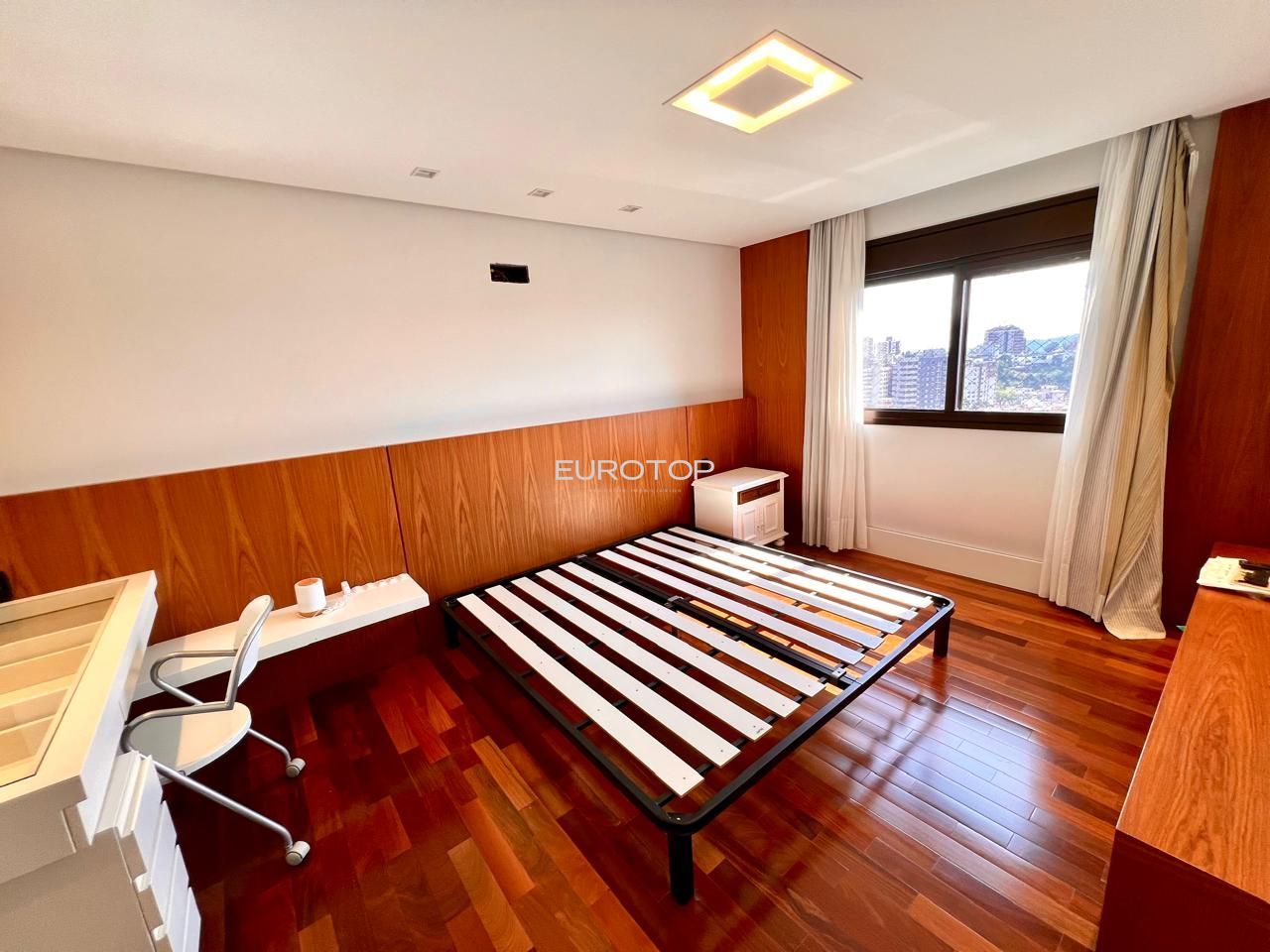 Apartamento à venda com 3 quartos, 169m² - Foto 29