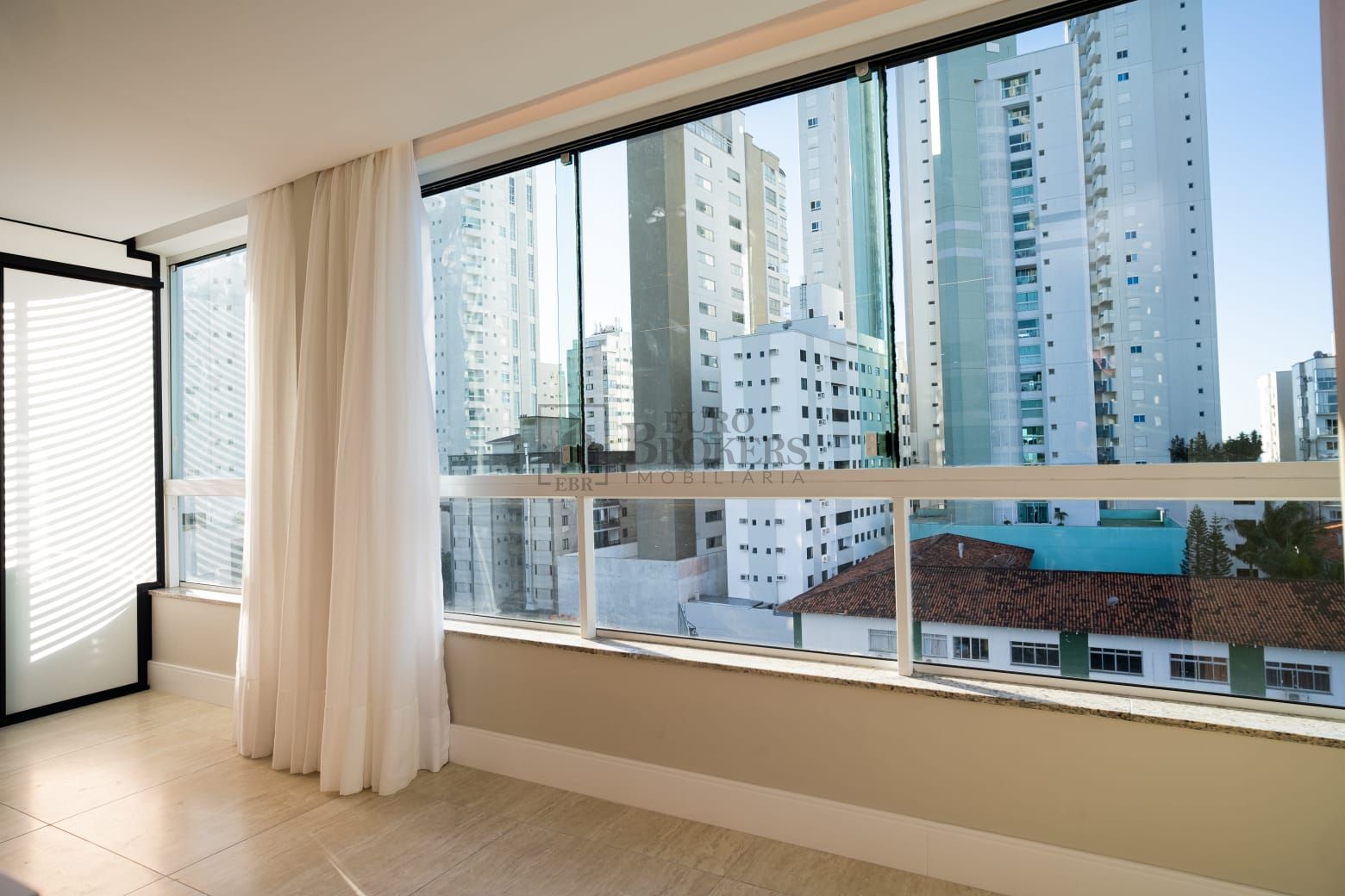 Apartamento à venda com 3 quartos, 196m² - Foto 9