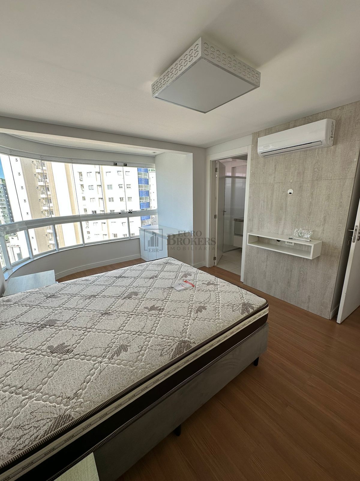 Apartamento para alugar com 3 quartos, 150m² - Foto 12