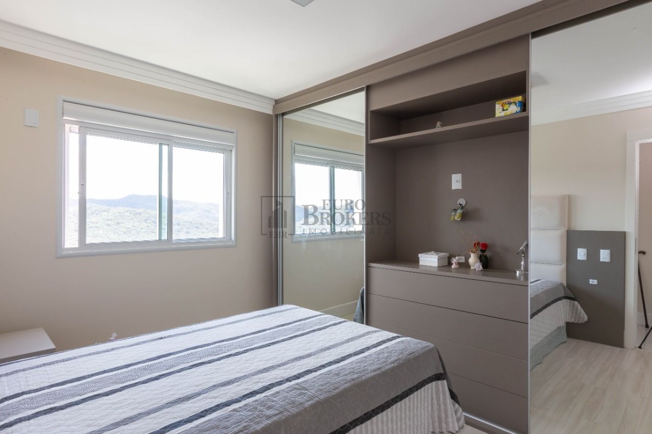 Apartamento à venda com 4 quartos, 228m² - Foto 11