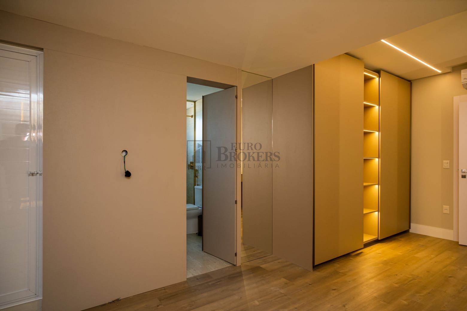 Apartamento à venda com 3 quartos, 196m² - Foto 12