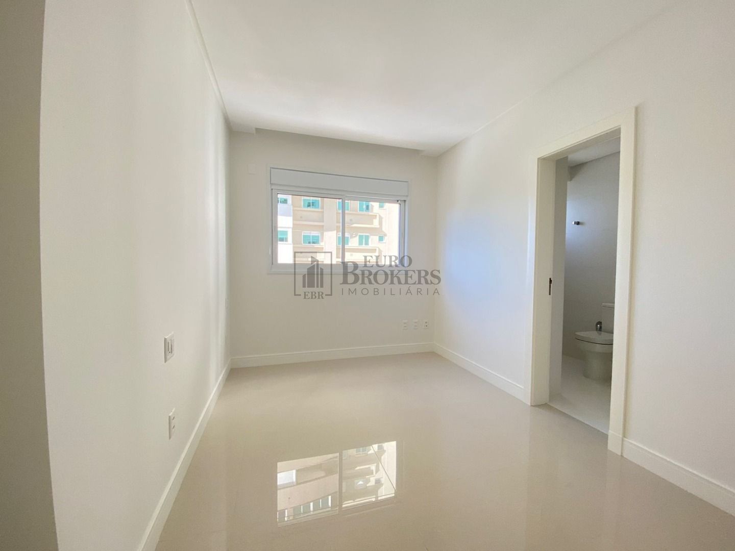 Apartamento à venda com 4 quartos, 144m² - Foto 4