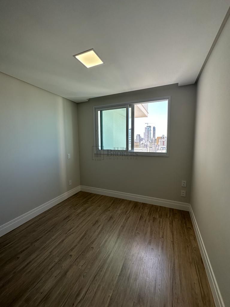 Apartamento à venda com 3 quartos, 140m² - Foto 12