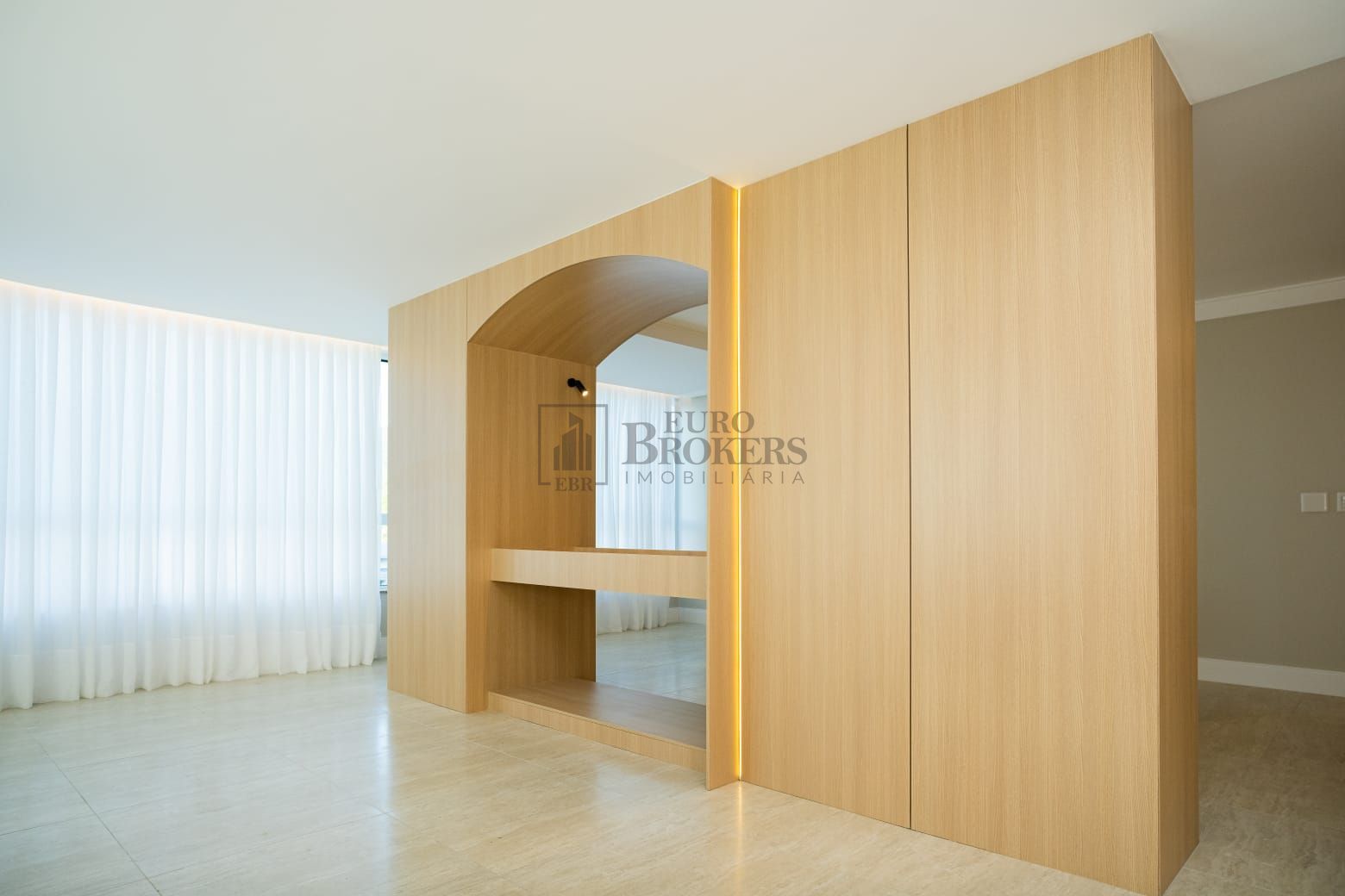 Apartamento à venda com 3 quartos, 196m² - Foto 4