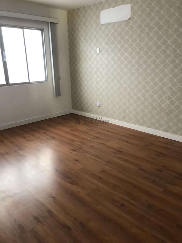 Casa à venda com 4 quartos, 260m² - Foto 15