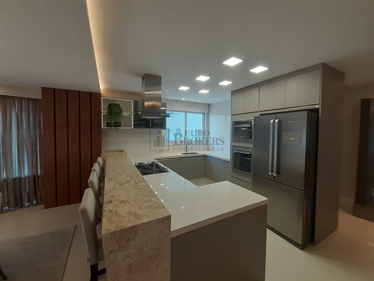 Apartamento para alugar com 5 quartos, 237m² - Foto 13