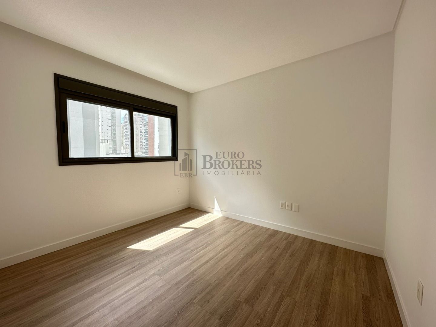 Apartamento à venda com 4 quartos, 165m² - Foto 17