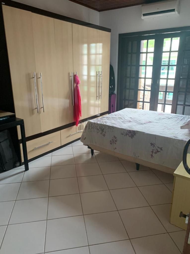 Casa à venda com 8 quartos, 280m² - Foto 18