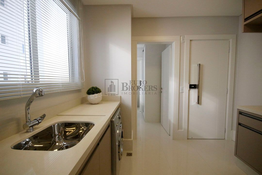 Apartamento para alugar com 5 quartos, 237m² - Foto 6