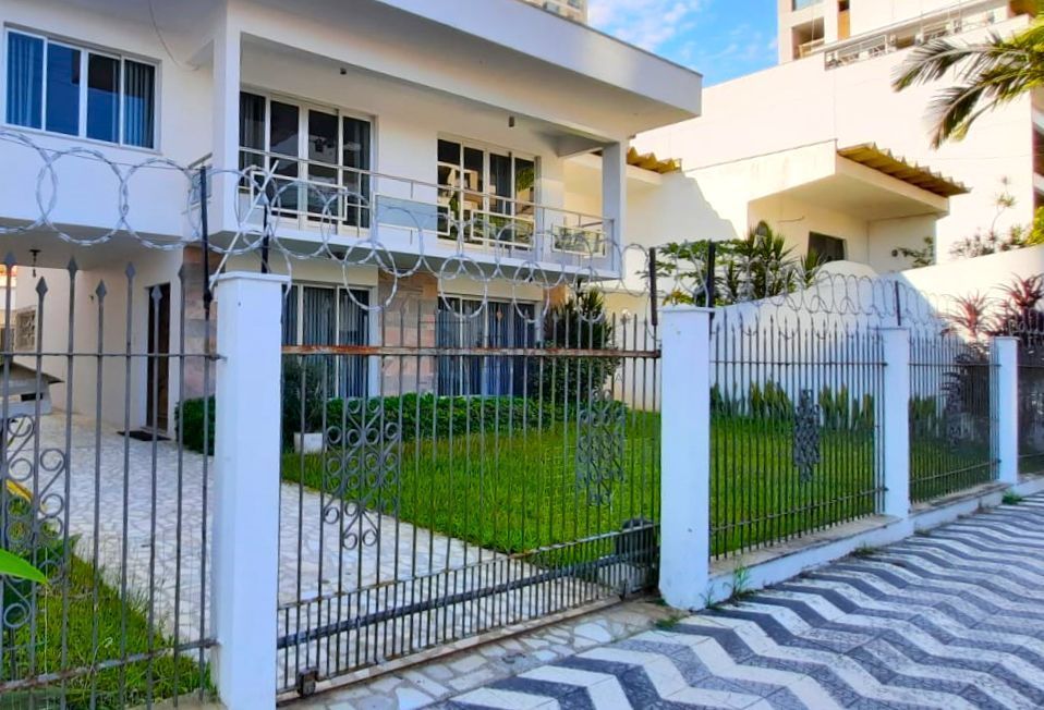 Casa à venda com 4 quartos, 260m² - Foto 3