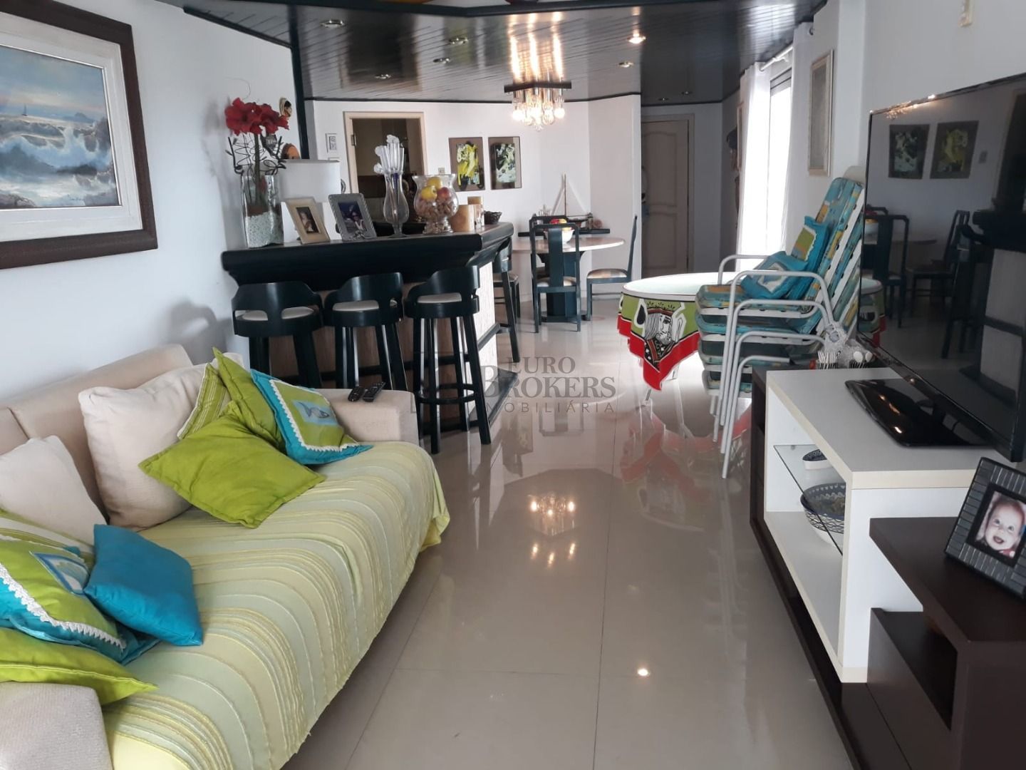 Apartamento à venda com 3 quartos, 177m² - Foto 2