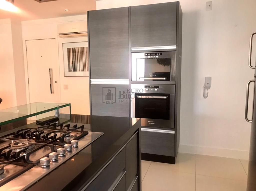 Apartamento para alugar com 3 quartos, 135m² - Foto 5