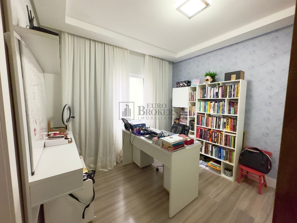 Casa à venda com 4 quartos, 280m² - Foto 14