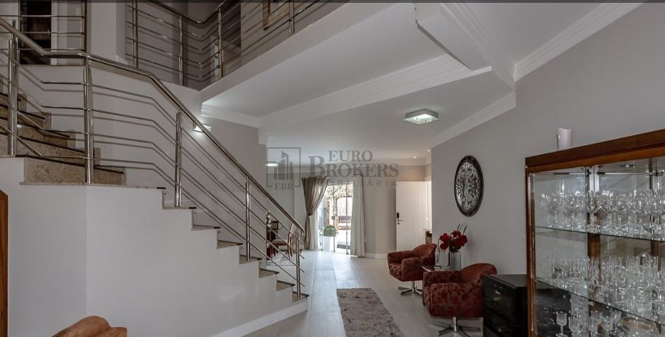 Casa à venda com 3 quartos, 304m² - Foto 8