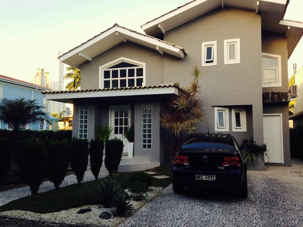 Casa em condomnio para alugar  no Barra - Balnerio Cambori, SC. Imveis