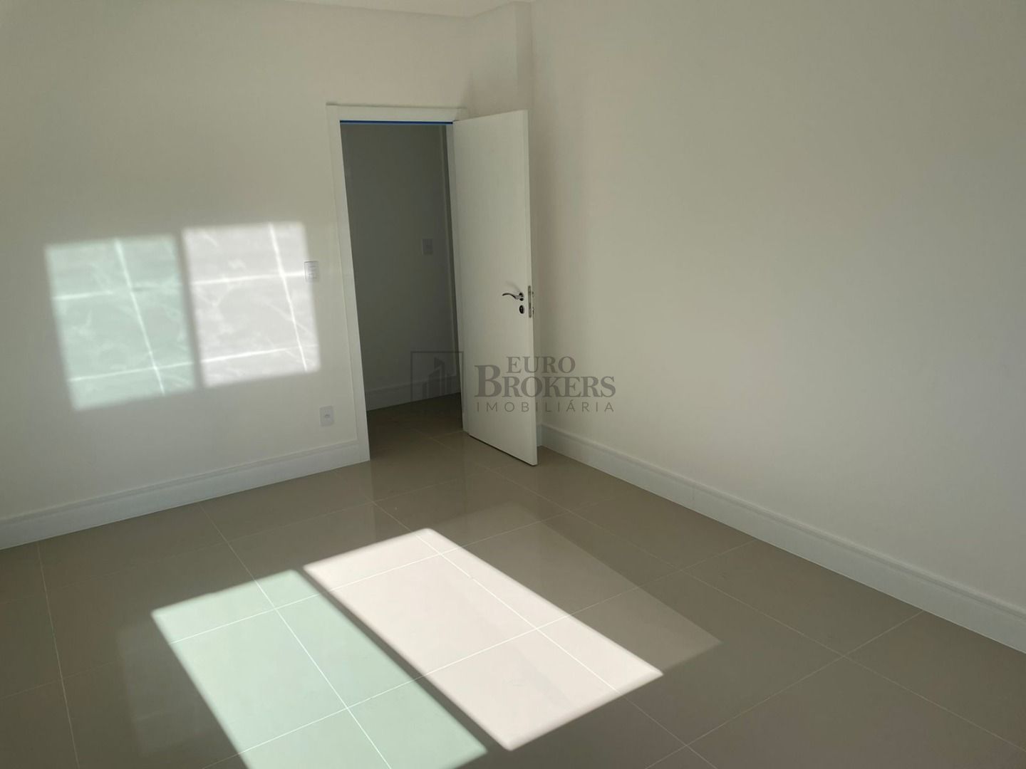 Apartamento à venda com 3 quartos, 117m² - Foto 15